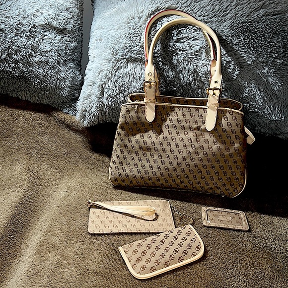 Dooney & Bourke Handbags - 🎉HP🎉Dooney and Bourke Tan Canvas Logo Purse with Leather Trim and Accessories